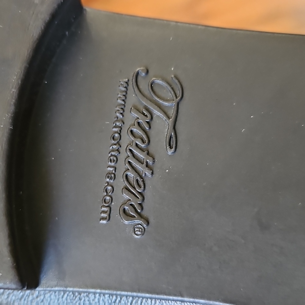 Trotters Black Leather Loafers Rubber Flexible Soles Size 10 N - Picture 3 of 9